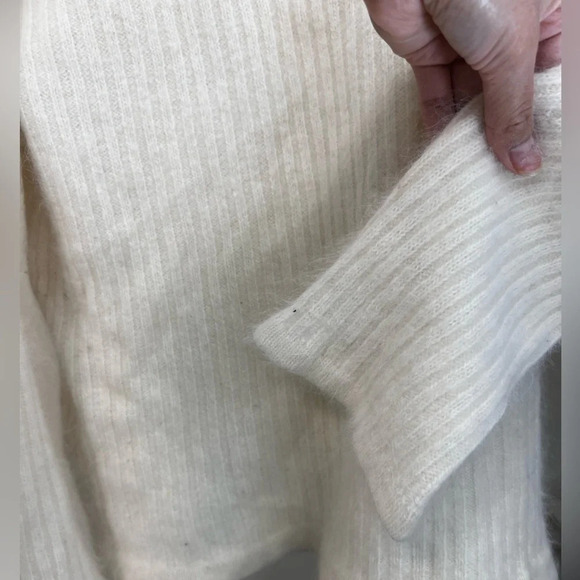 Michelle Nichol Turtleneck Sweater Size Small - Picture 9 of 9